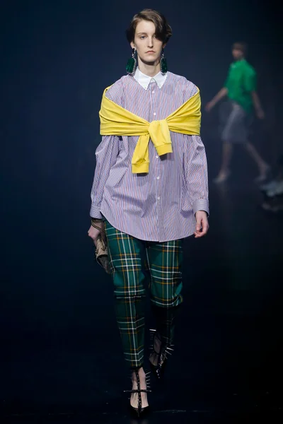 Look 5